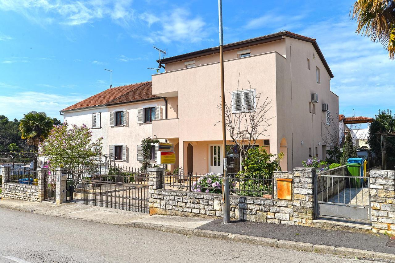 Apartments Milka 2074 Poreč Exteriör bild