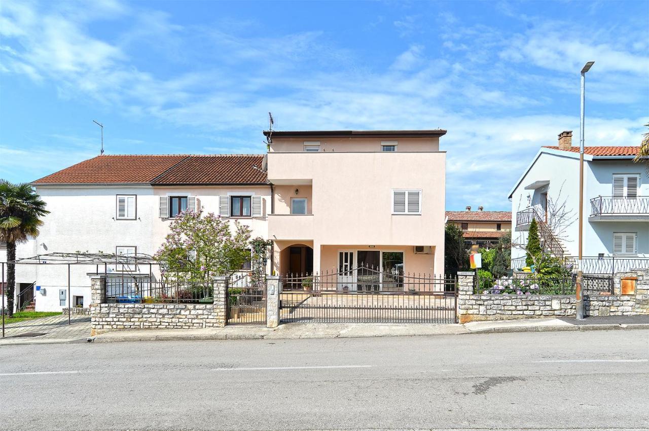 Apartments Milka 2074 Poreč Exteriör bild