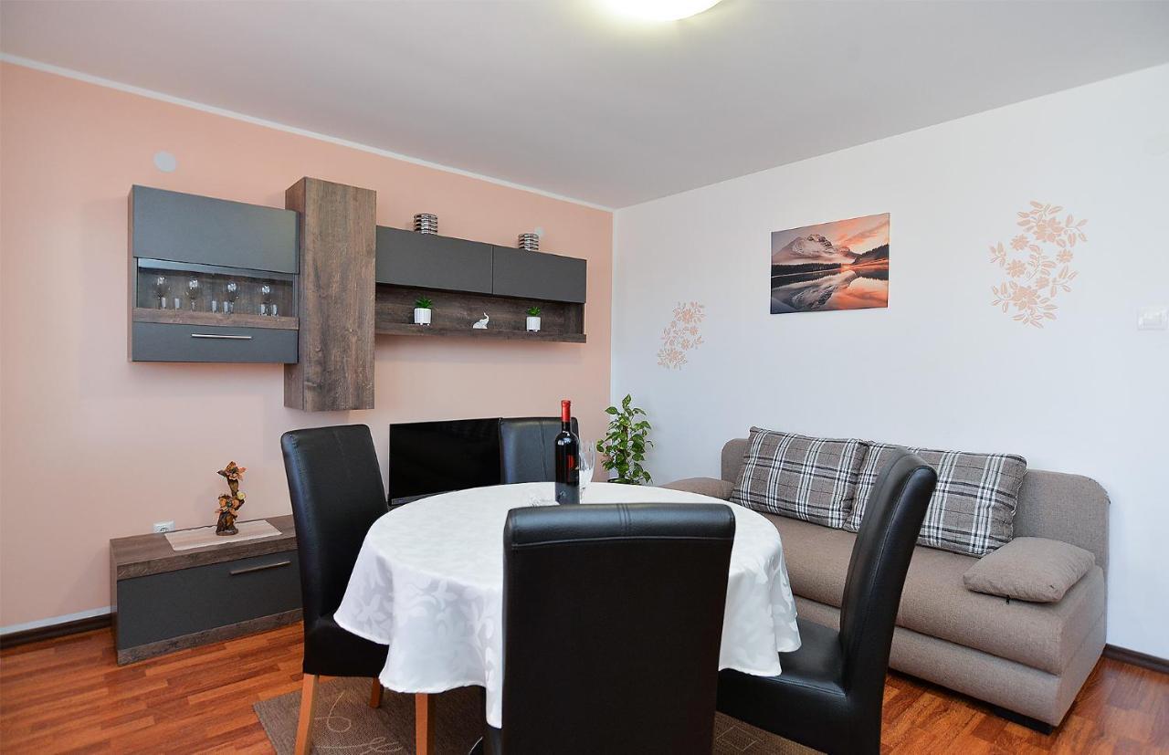 Apartments Milka 2074 Poreč Exteriör bild