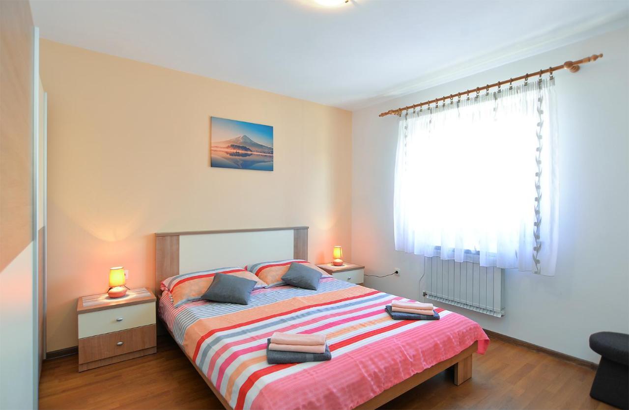 Apartments Milka 2074 Poreč Exteriör bild