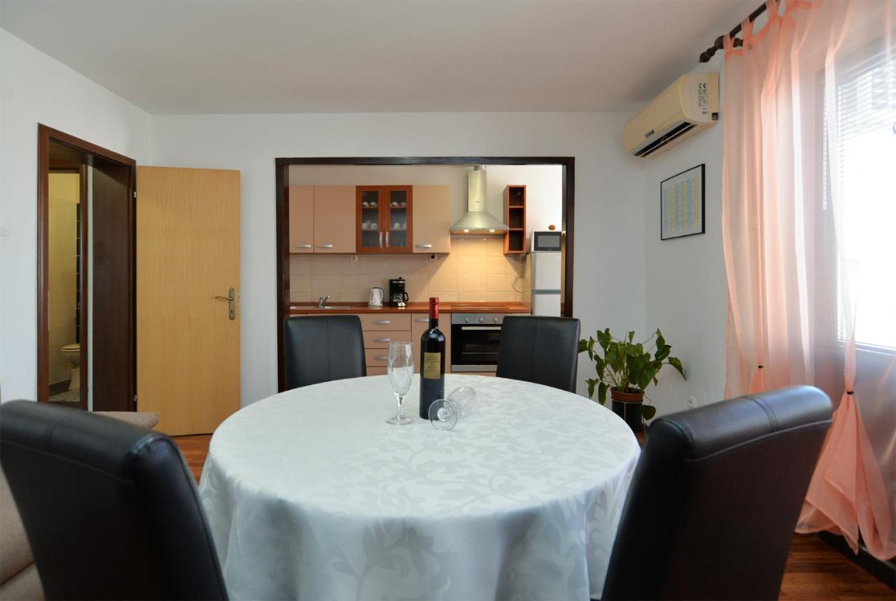 Apartments Milka 2074 Poreč Exteriör bild