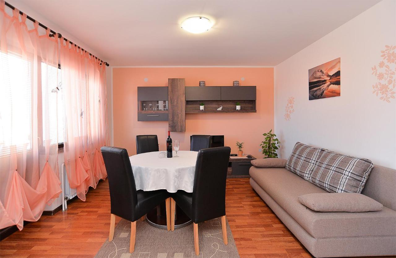 Apartments Milka 2074 Poreč Exteriör bild