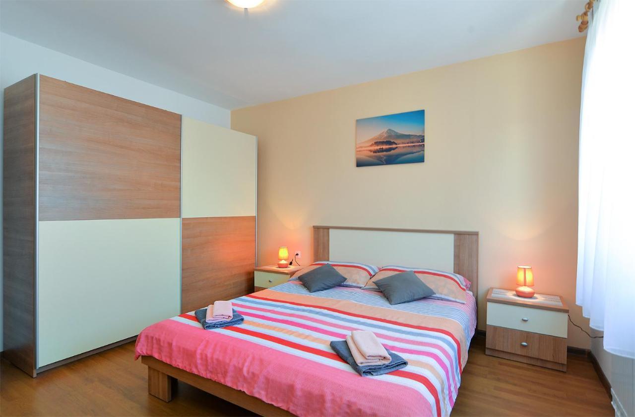 Apartments Milka 2074 Poreč Exteriör bild