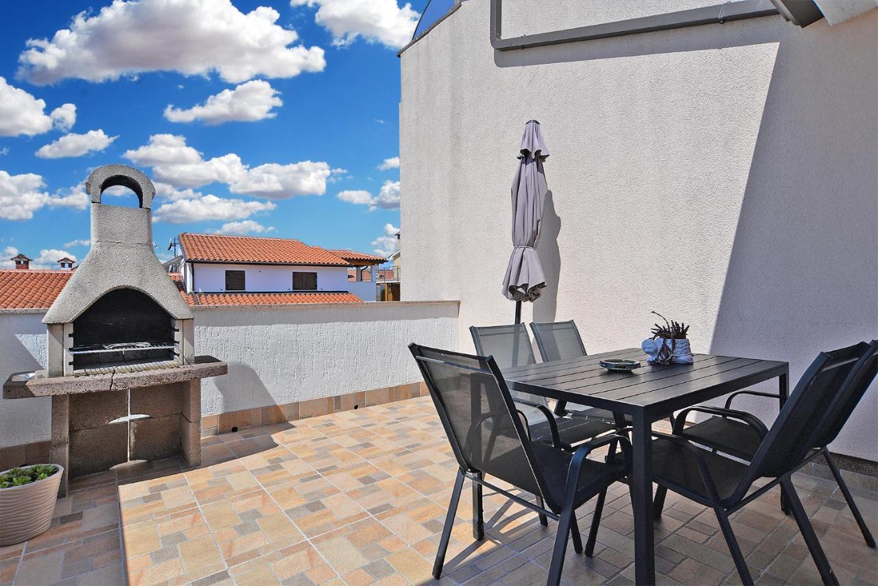 Apartments Milka 2074 Poreč Exteriör bild