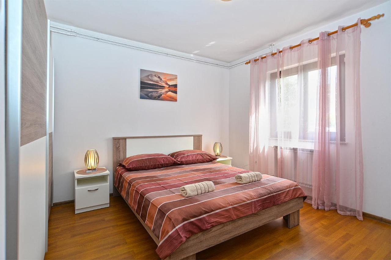 Apartments Milka 2074 Poreč Exteriör bild